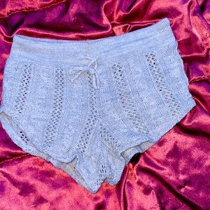 Knitted short shorts
